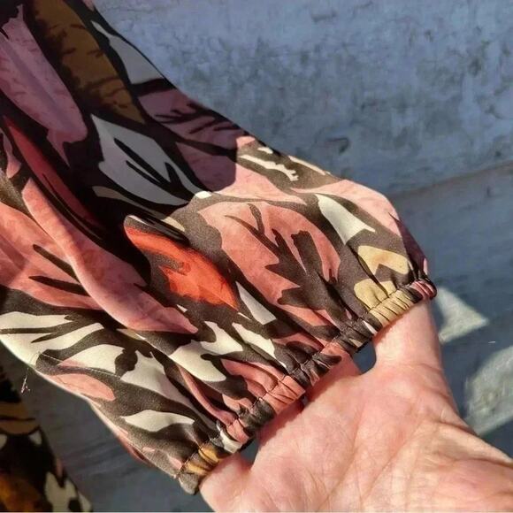 Banana Republic (S) Brown Floral Leaf Blouse Button Up V-Neck 3/4 Peasant Top - Picture 6 of 9